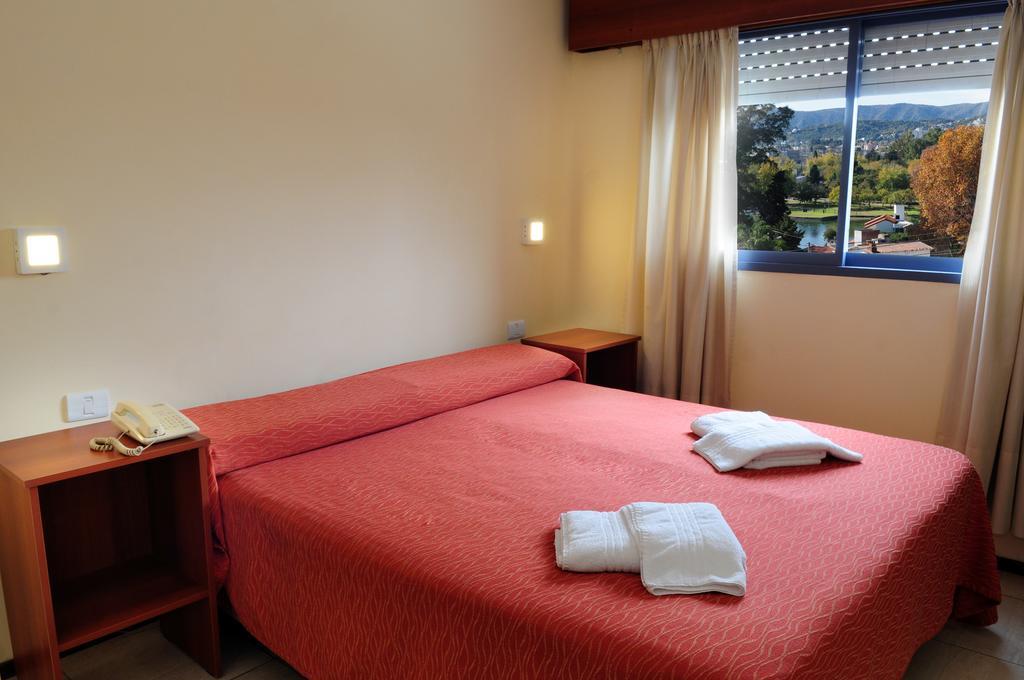 Hotel Temu ヴィラ・カルロス・パス エクステリア 写真